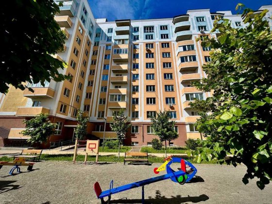 Три кімнатна квартира на другому поверсі в цегляному будинку, індивідуальне газове опалення, м.Буча, Буча