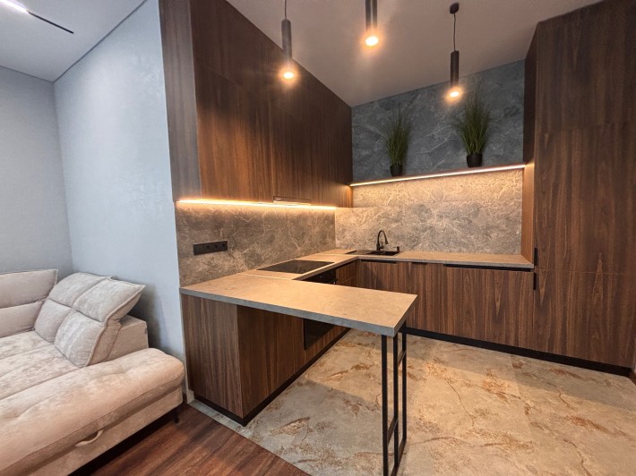 Продаж великої 1.5к квартири в центрі міста - фото 1