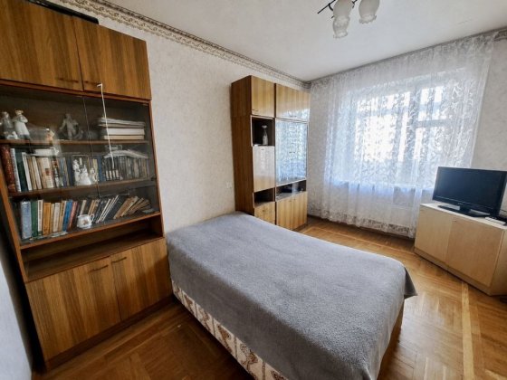 Продам двокімнатну 55м2 квартиру з РЕМОНТОМ. На 3 поверсі. Є БАЛКОН. Буча, вул. Тарасівська. Вся інф
