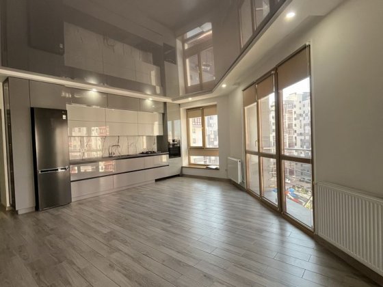 Продається квартира з великою кухнею 30м.,в ЖК закритого типу, з ремонтом,частково меблі. Ивано-Франковск