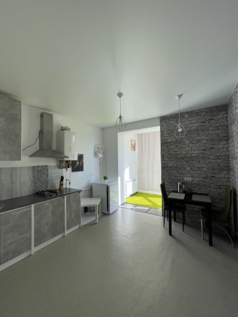 Простора квартира! Майже 40 м2 з ремонтом! - фото 1