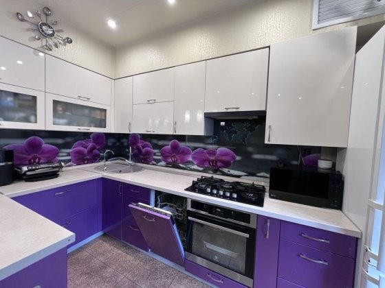 2к квартира з ремонтом . Кухня 25м2 . Балкон ,Газ . Комора 7м2 Ірпінь