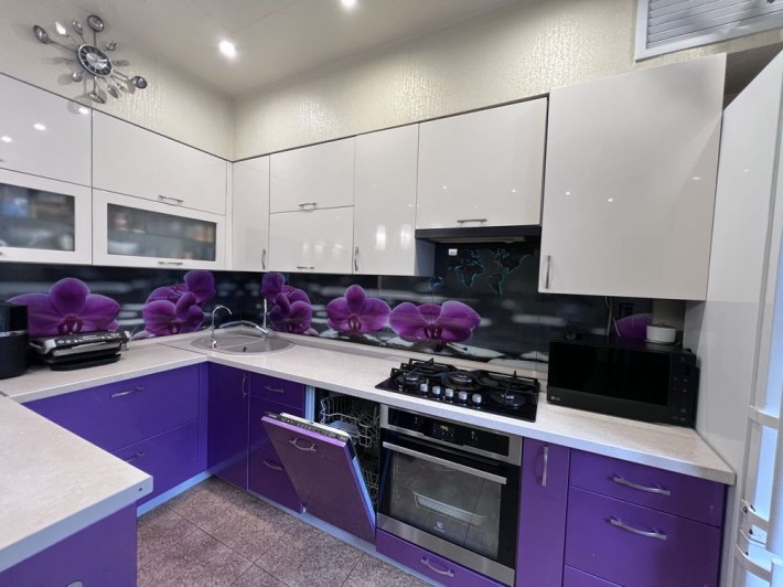 2к квартира з ремонтом . Кухня 25м2 . Балкон ,Газ . Комора 7м2 - фото 1