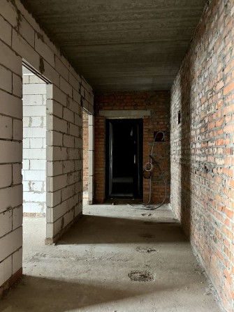 Простора 3к квартира ,зі зручним виїздом до Києва!Вже можна на ремонт! - фото 1