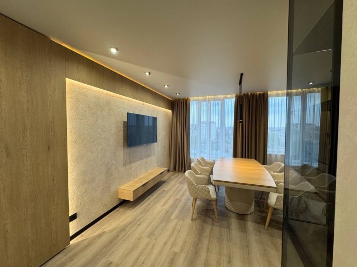 Продаж 3кім квартири з ремонтом, меблями та технікою неподалік Центру - фото 1