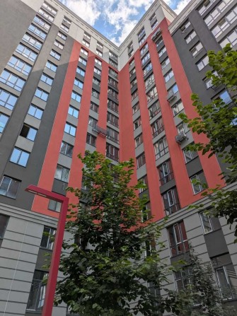 Велика 2к квартира біля набережної в зданому будинку - фото 1