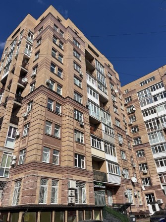 Продаж 1 кімнатна квартира у центрі Ірпеня є газ! Низький поверх - фото 1
