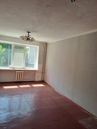 Продам просторную 18.5 кв.м комнату на Молодежном - фото 1