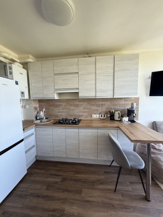 Однокімнатна біля парку «Мама» ! Всім укомплектована! - фото 1