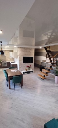 Продам  3 кімнатну дворівневу квартиру. Центр. Власник - фото 1