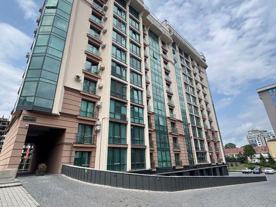 Простора 1к квартира з кухнею вітальнею та виходом на балкон ЖК HydroPark Delux Івано-Франківськ