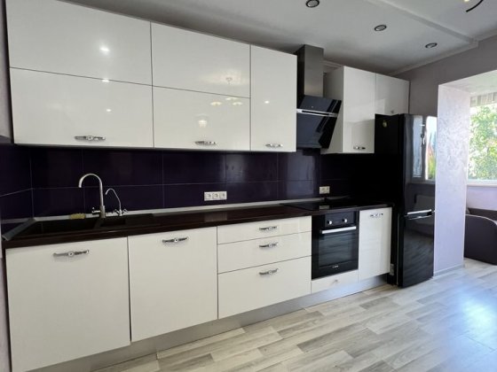 Продаж 3 кімнатної  НОВОБУДОВИ у Центрі міста 76,8м2 Луцьк, + КОМІРКА з ремонтом та меблями, техніко Луцьк
