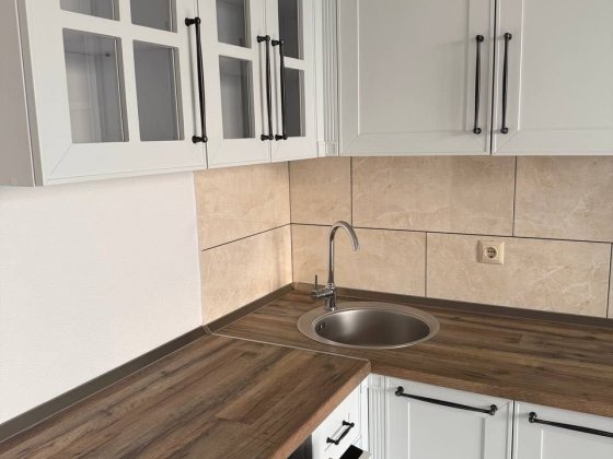 Продам однокімнатну квартиру. Комфортний 4 поверх з 5.  Квартира дуже сонячна та затишна.