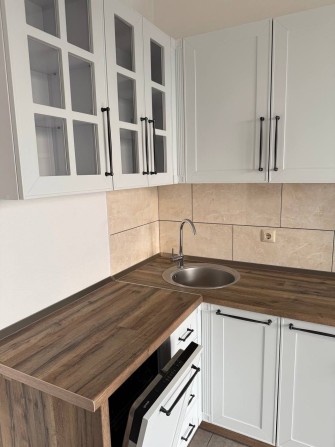 Продам однокімнатну квартиру. Комфортний 4 поверх з 5.  Квартира дуже сонячна та затишна. - фото 1
