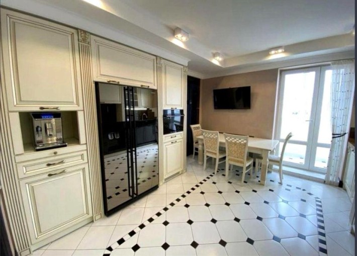 Продам 2- кімнатну квартиру  131,8 кв.м по Троіцькій, центр - фото 1