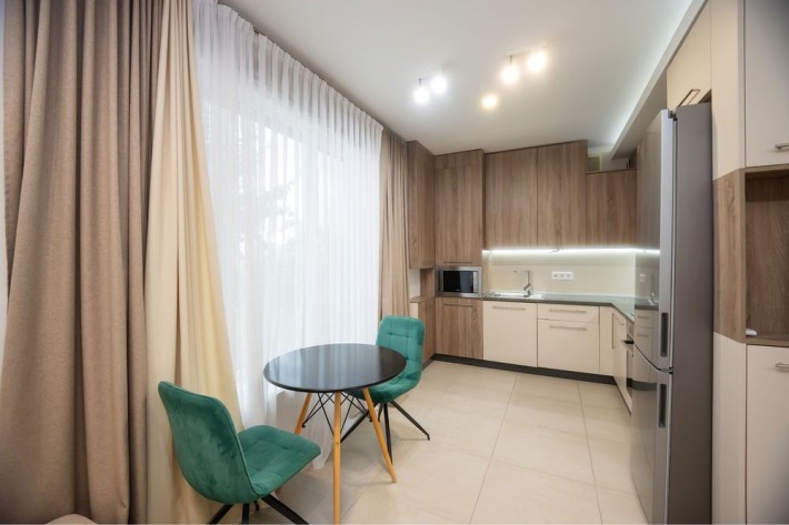 Продам 2кімнатну квартиру з ремонтом, меблями, технікою та паркомісцем - фото 1