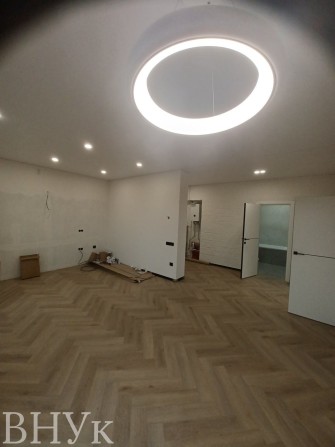 Продам велику 2к квартиру кухня -студія! - фото 1