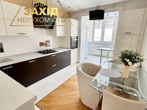 ПРОДАЖ ЄВРОТРІЙКИ в Новобудові за СУПЕРЦІНОЮ 1285 $ / м ²  неподалік Центру Луцк