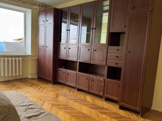 Продам однокімнактну квартиру,цегла.Власник.