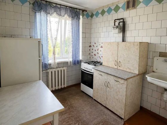 Продаж 1 кімнатної квартири 33 м2, кухня - 6 м2. Цегла. Поверх 5/5 Алмазний вул. Івана Мазапи №21400 Полтава