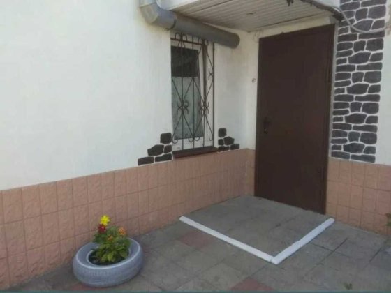 2к-квартира в центрі з гаражем Полтава