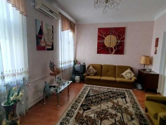 Продаж 3-кімнатної квартири | центр | 2 поверх | цегляний будинок Полтава