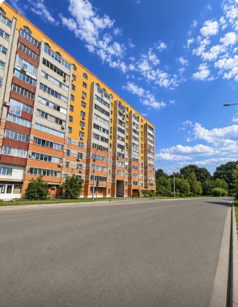 Простора 3-кімнатна квартира з панорамним видом на озеро Чеха ,цегляний будинок «Сумбуд» - фото 1