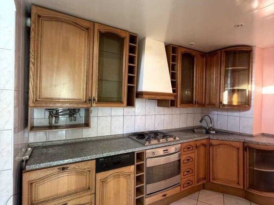 3-к біля Парку Перемоги, поверх 4/5, цегляний будинок, площа - 120 кв/м Полтава