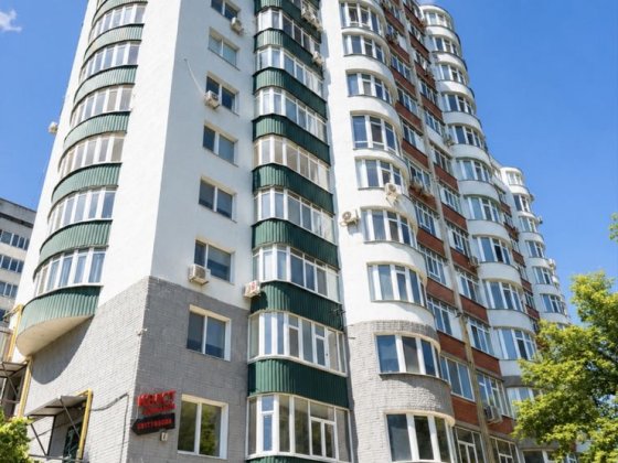 Унікальна 2-кімнатна квартира в самому центрі міста з видом на парк Суми