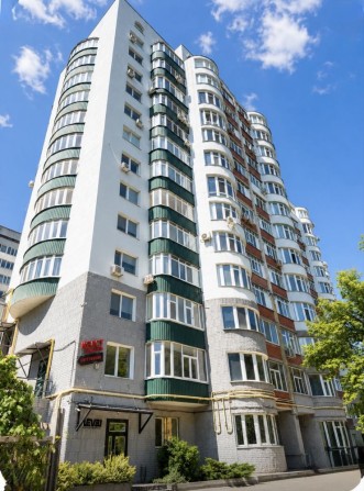Унікальна 2-кімнатна квартира в самому центрі міста з видом на парк - фото 1