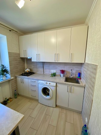 Продаж 2 К квартири у центрі з ремонтом - фото 1