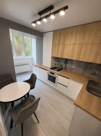 Продам 2к квартиру у центрі міста біля озера - фото 1