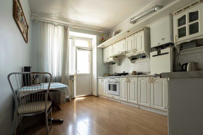 Продаж 3 квартири 104 м.кв. Індивідуальне опалення. Майже центр міста. - фото 1