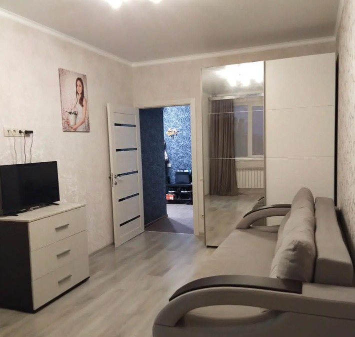 ТЕРМІНОВО продається 1 кімнатна квартира - фото 1