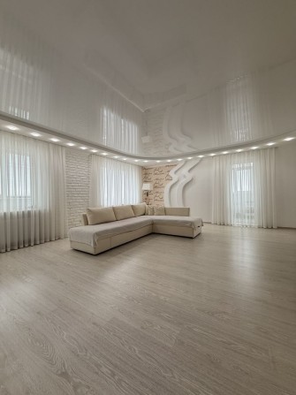 Продаж квартири Виставка Дворівнева - фото 1