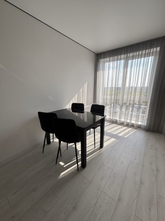 Простора 1-кімнатна квартира 48,3 м² | вул. Студентська | Новобудова - фото 1