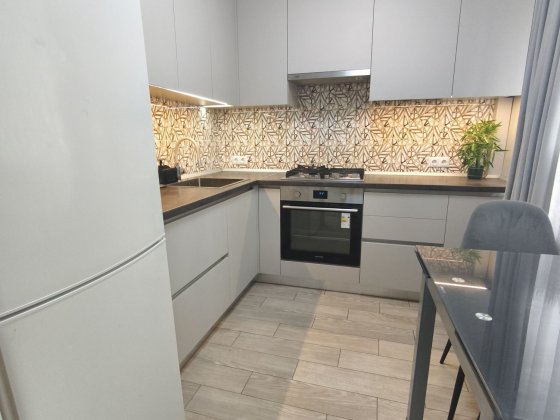Продам квартиру з кап.ремонтом, меблями та технікою в центрі міста
