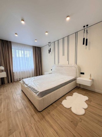 Сучасна 1-кімнатна квартира 44.3 м² з автономним опаленням, меблями та ліфтом у НОВОБУДОВІ - фото 1