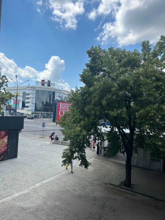Центр 3 кімнатна квартира на 2 поверсі. - фото 1