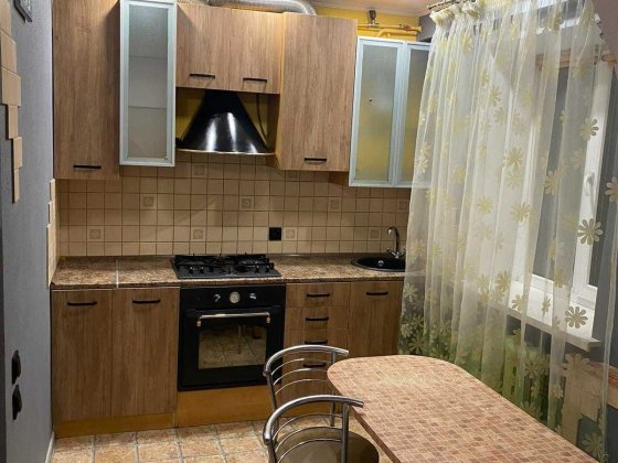 ТЕРМІНОВИЙ ПРОДАЖ. 2 кімнатна квартира в центральній частині міста Рівне