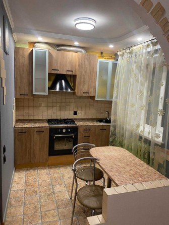 ТЕРМІНОВИЙ ПРОДАЖ. 2 кімнатна квартира в центральній частині міста - фото 1