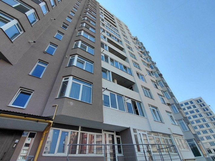 Продається 2 км квартира 56 м.кв по вул. Київська 9Д - фото 1