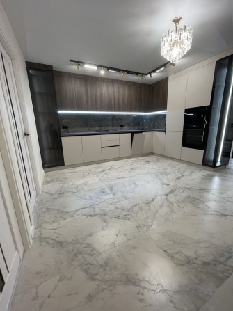 Продаємо 3 км квартиру на проспекті Злуки з ремонтом - фото 1