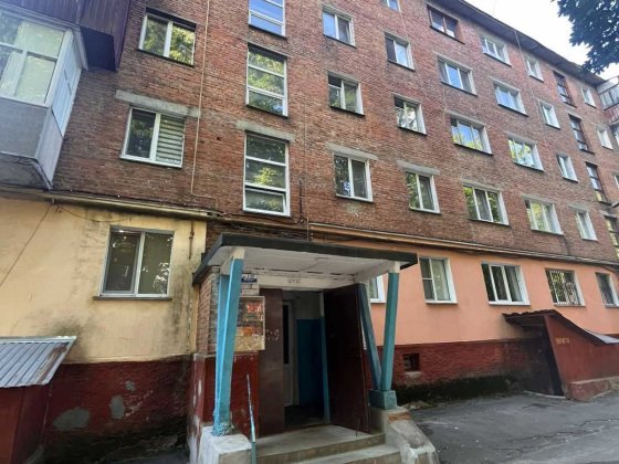 45621 Продаж 3к квартири на Південно-заході , середній поверх Хмельницкий