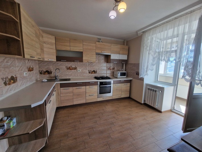 Продаємо простору 2-кімнатну квартиру поряд з Центром,  вул.Квітова - фото 1