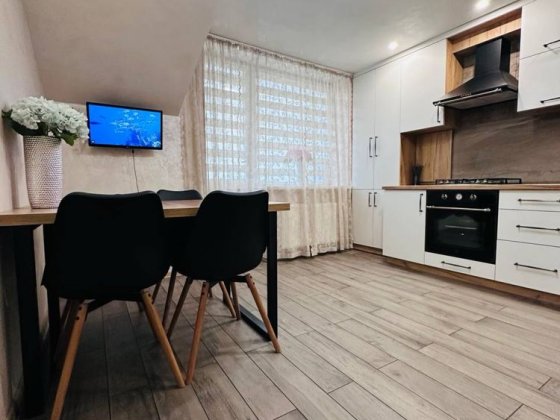 Продам 2-кімнатну квартиру в хорошому районі! Рівне