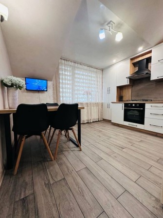 Продам 2-кімнатну квартиру в хорошому районі! - фото 1