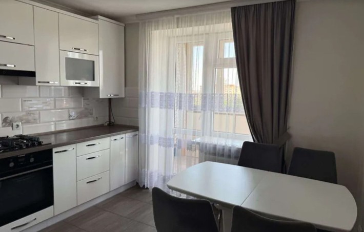 Продаж 2к квартири 50 кв. м на вул. Тролейбусна - фото 1