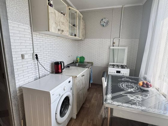1к Виставка, замінена електрика, зроблено ремонт меблі залишаються. Мініипльне оформлення, є торг 45 Хмельницкий