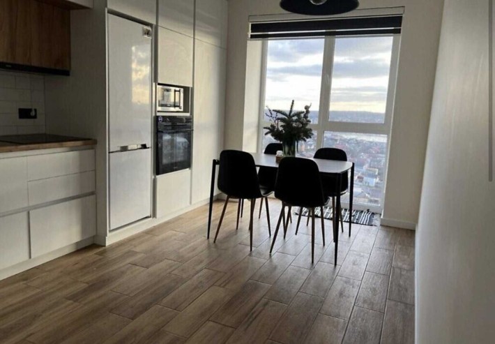 2-кімнатна квартира 73 м² з євроремонтом - фото 1